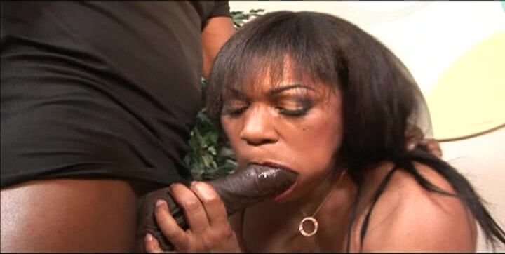 Ebony beauty gets cum in her mouth